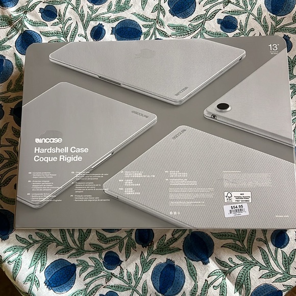 13” MacBook Air CLEAR hardcase shell - Picture 3 of 7